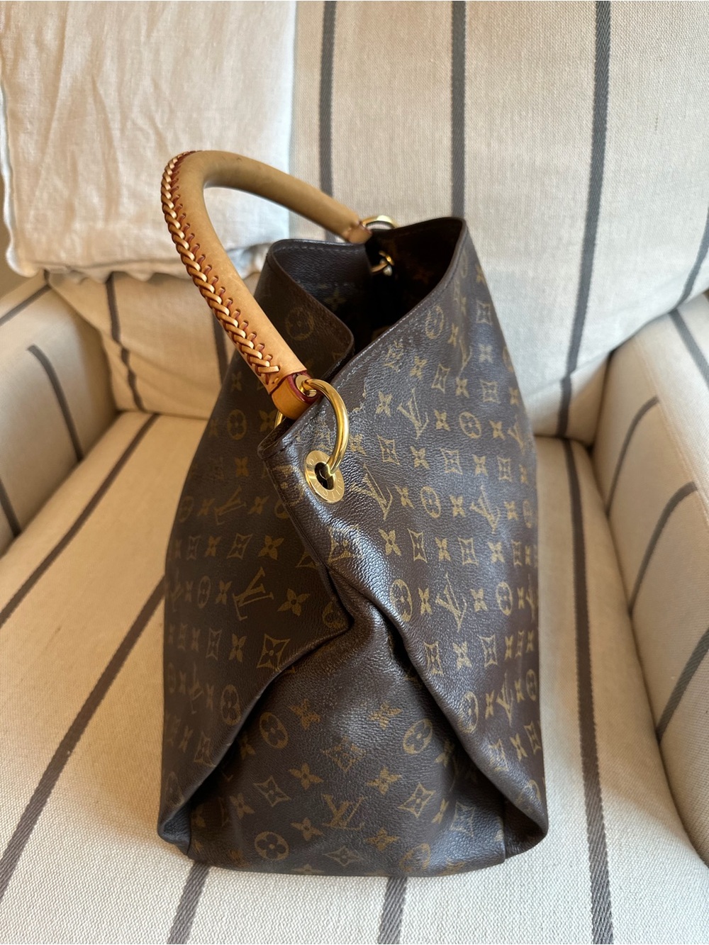 Louis Vuitton Monogram Canvas Shoulder Bag with Vachetta Handle - Picture 3 of 10